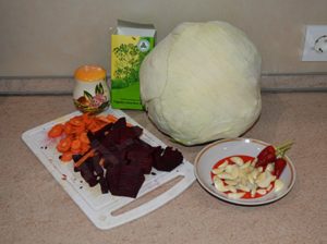 Маринованная капуста со свеклой быстрого приготовления